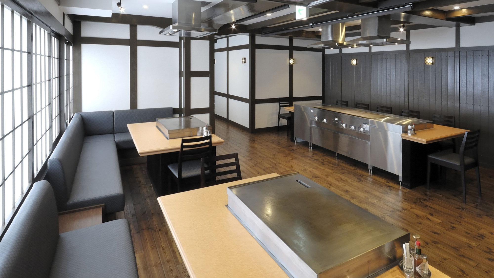 民芸割烹「いなんば」（別館）：伝統の味と日本料理の数々を、風情ある民芸造りのお部屋でどうぞ。