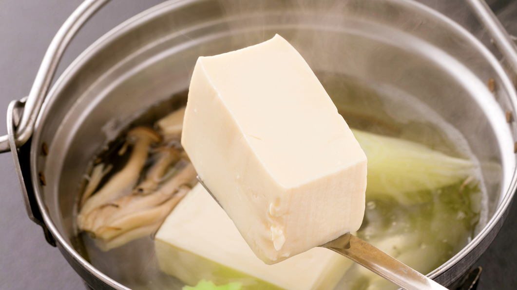 湯豆腐ほっこり滑らかな舌触り。古きよき日本の味