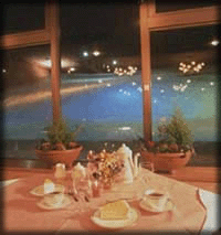 【レストランラミュール夜景】ライトアップされたゲレンデを見ながらお食事をお楽しみいただけます。