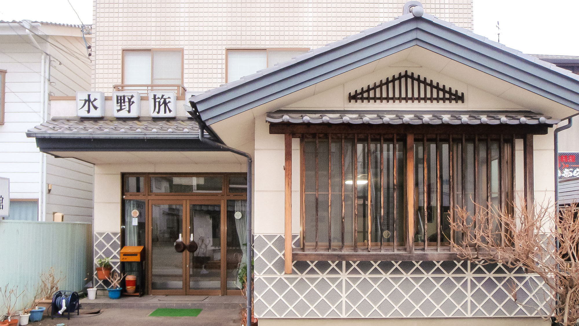 ・上田城や柳町に近く、観光に便利な施設です