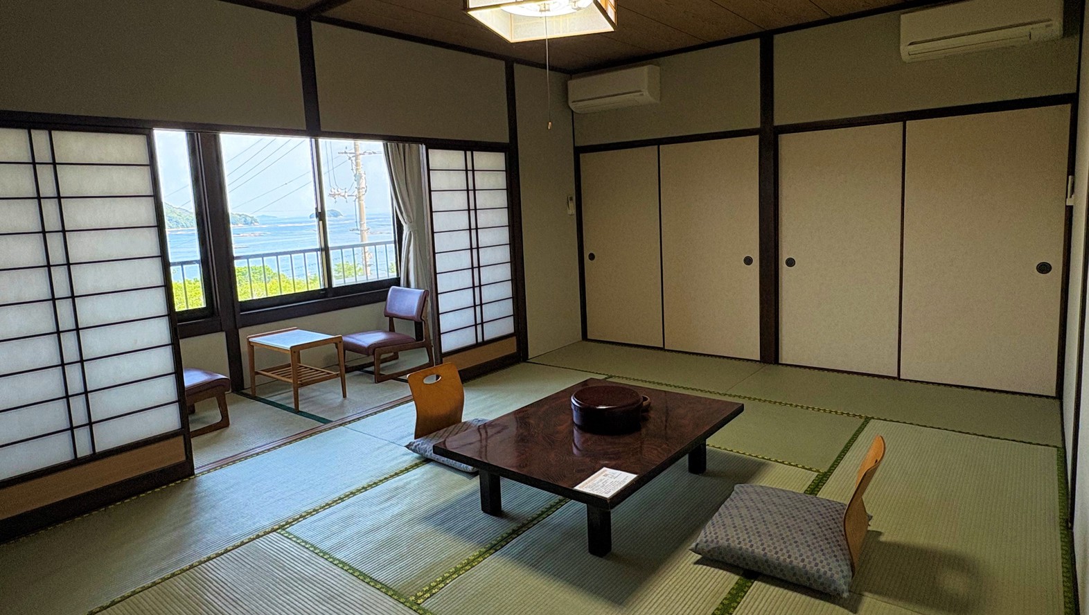 【海側客室一例】※建物があるため全面オーシャンビューではございません