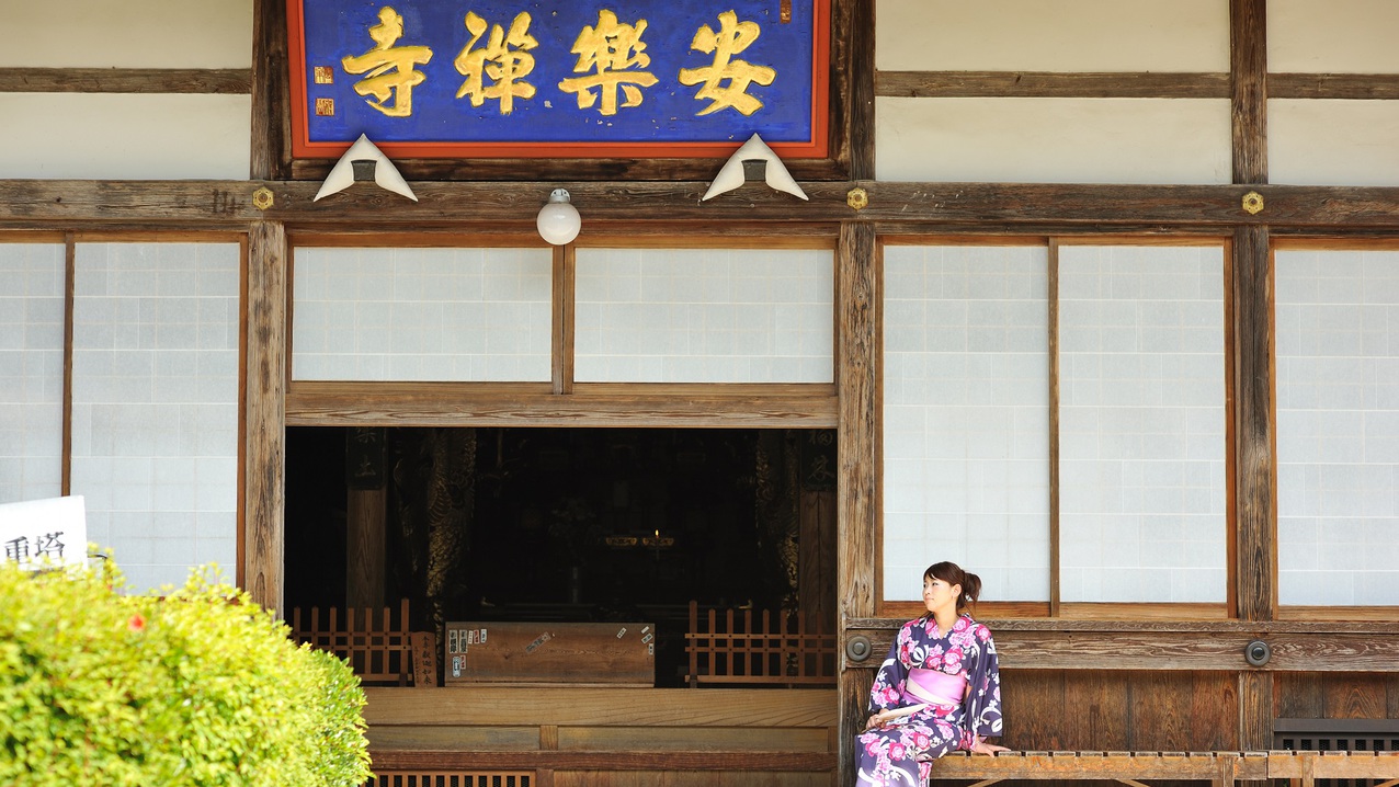 安楽寺・本堂・夏