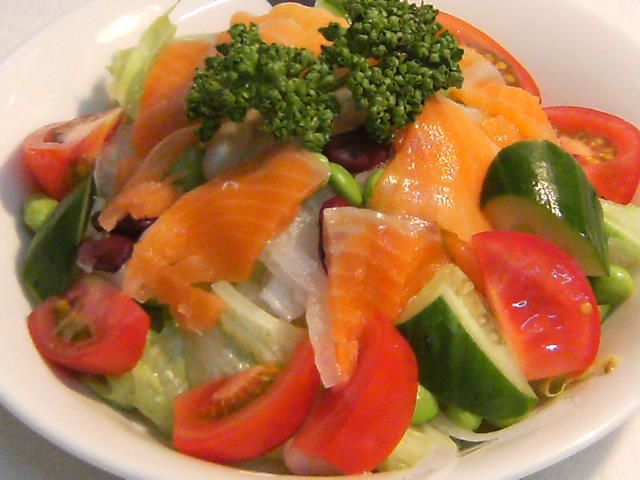 サラダスモークサーモン