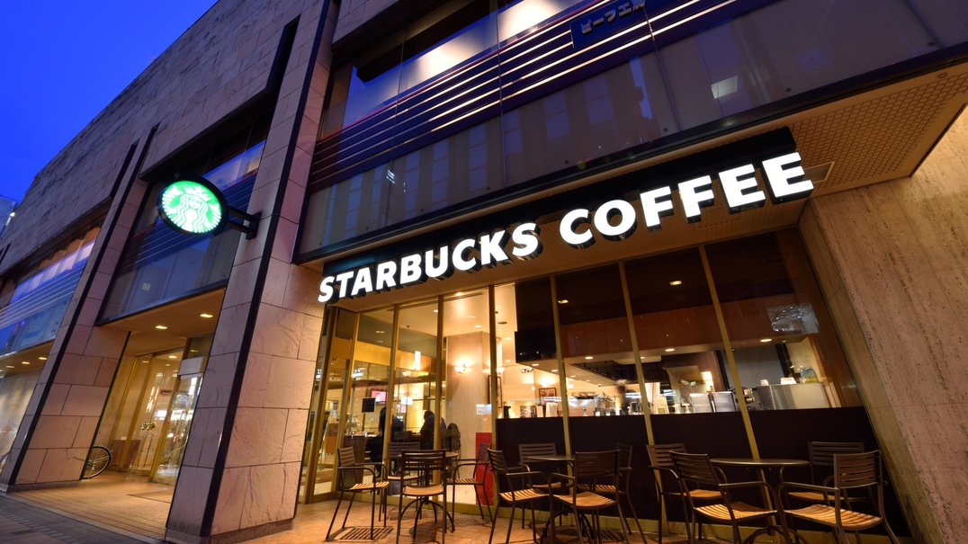 【STARBUCKS COFFEEが目印】ホテル1Fに安らぎの空間スターバックスコーヒーがございます