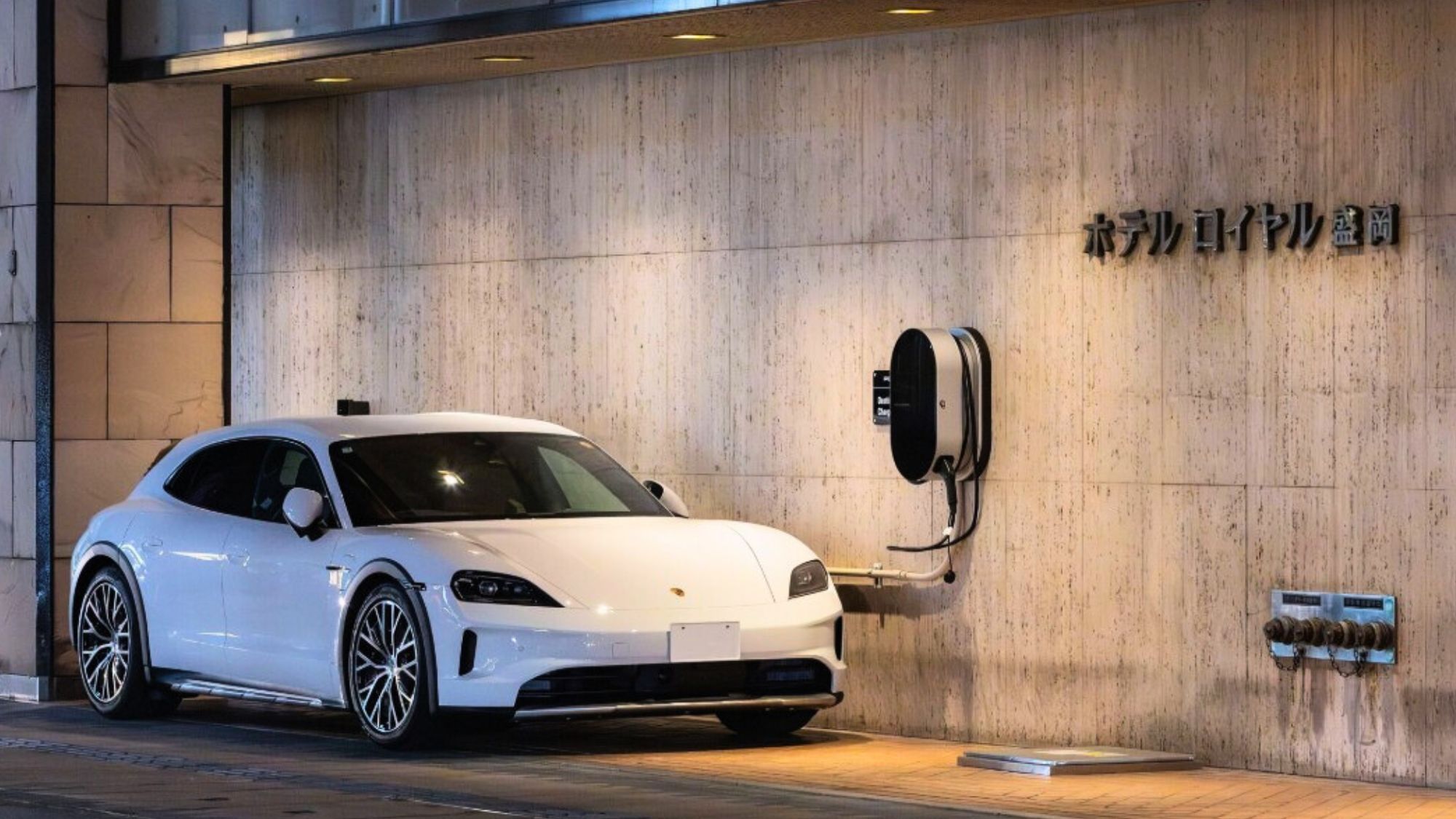 岩手県初！！ポルシェデスティネーションチャージングステーション