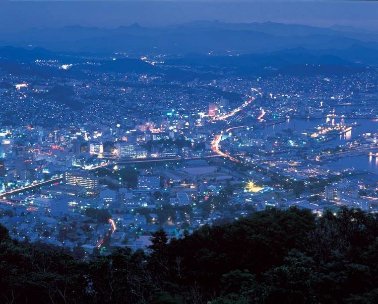 九十九島と佐世保市街地を一望に見渡せる展望台です。