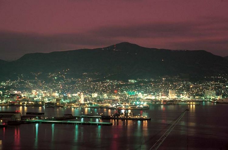 佐世保「赤碕岳」から一望できる佐世保夜の街