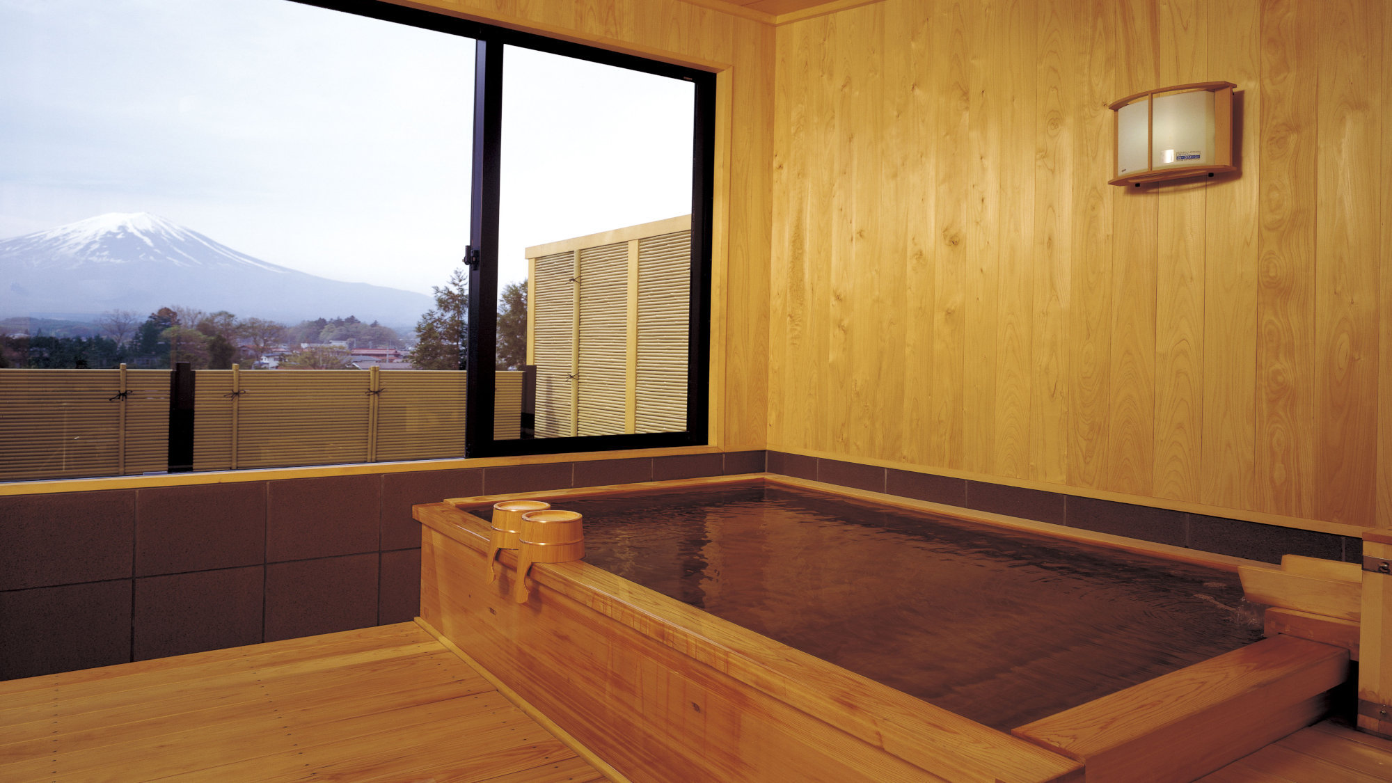 富士山の見える貸切展望風呂（1組30分1，500円税別／予約は当日ご到着順）