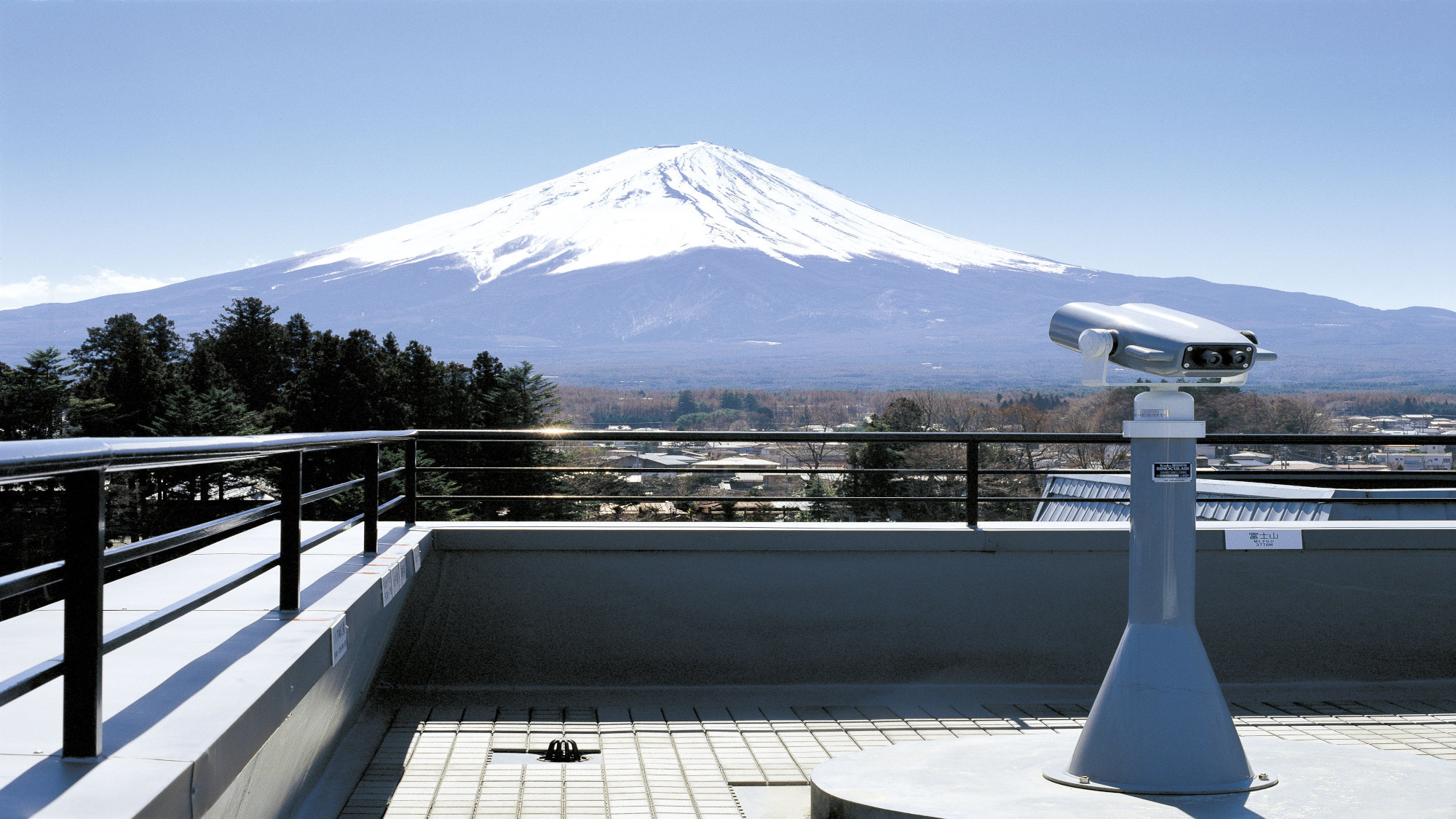宿の屋上をまるごと開放した「富士山展望台」※天候不良の日はご利用になれません