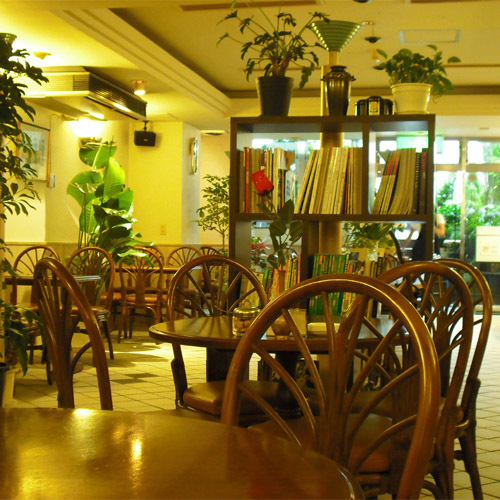 ヨーロッパ風のカフェプランタン