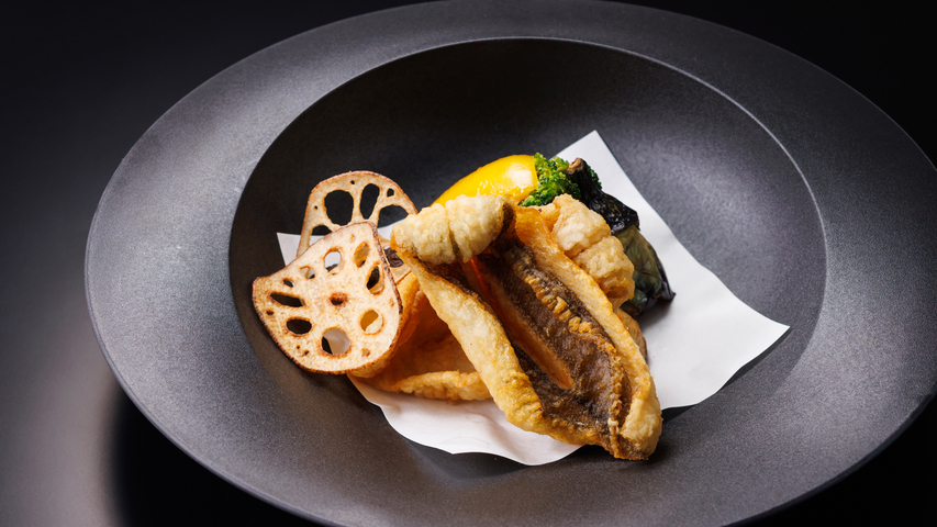 選べるメイン料理イメージ（地元港直送魚の唐揚げ）