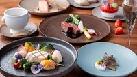 【コースディナー/朝食付き】かけ流し温泉の森林浴でリトリート　＜お飲み物3種類セレクト付きプラン＞