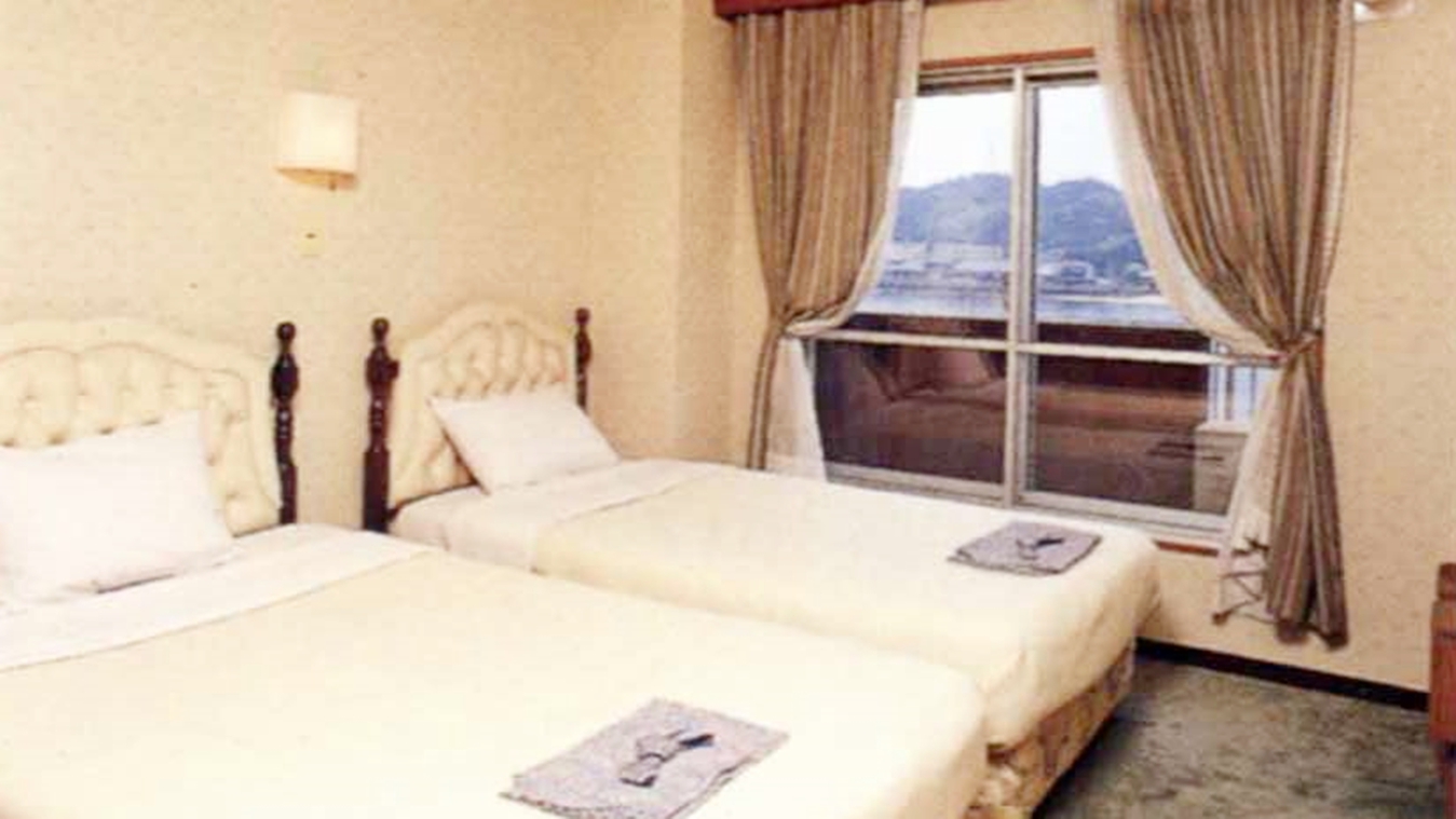 Hotel Miyajima Stop at Hotel Miyajima to discover the wonders of Onomichi. The property features a wide range of facilities to make your stay a pleasant experience. Facilities like shuttle service, fax or photo copy