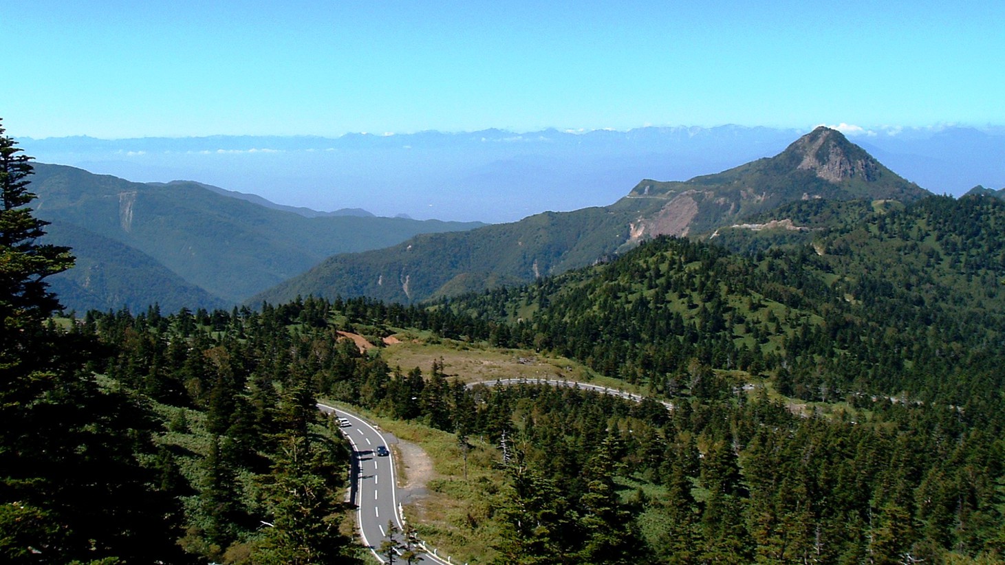 爽快な山岳ドライブルート、志賀草津道路、春。