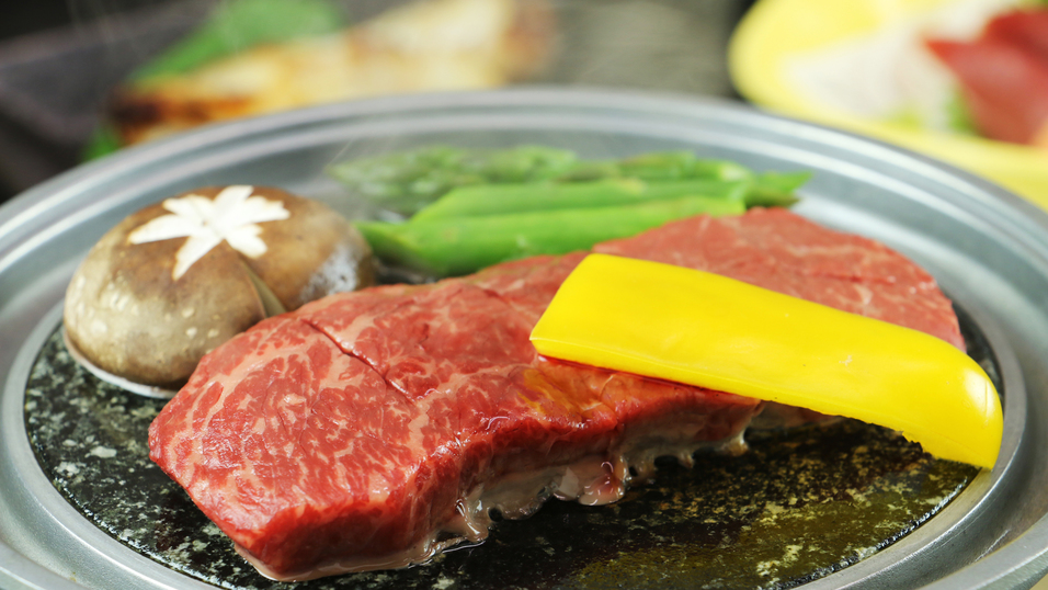 【岩手牛A4ランクのステーキ】はモモ肉を使用しているのでさっぱり食べられます♪