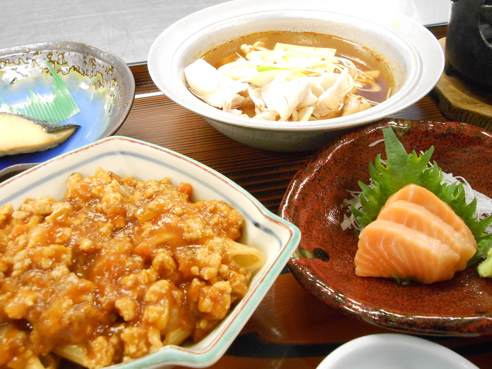 小野屋ホテルイチ押しのご夕食♪お部屋でお召し上がり頂けます♪