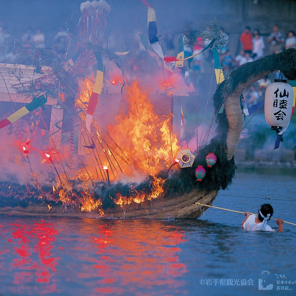 盛岡舟っこ流し【毎年8月16日】舟っこ集合16：00〜、花火大会19：00〜