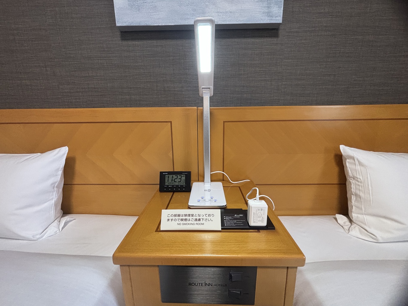 ツイン110㎝〜120㎝幅のベッドを2台ご用意1〜2名様でご利用可能なお部屋でございます.