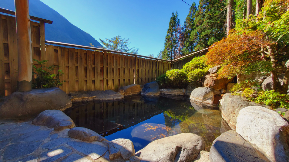 新平湯温泉は体に優しい単純泉:四季折々の自然と満点の星空が楽しめます