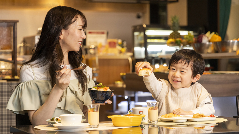 【朝食ビュッフェ】いつもは我慢しがちなママも、今日は「自分の好きなものを好きなだけ！」