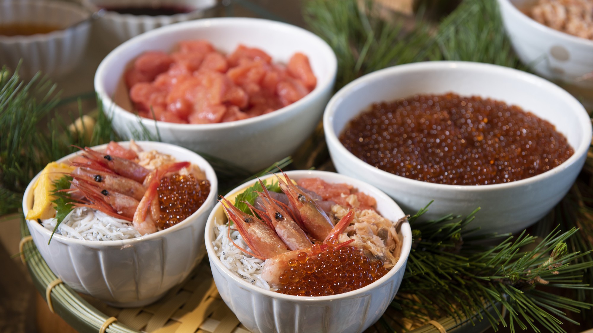 【朝食】朝からオリジナル海鮮丼が楽しめる／例