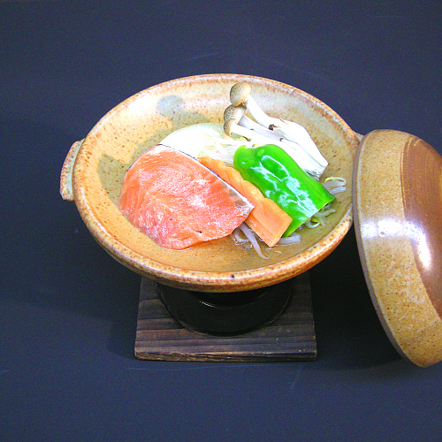 夕食メニューの例『鮭の陶板焼き』
