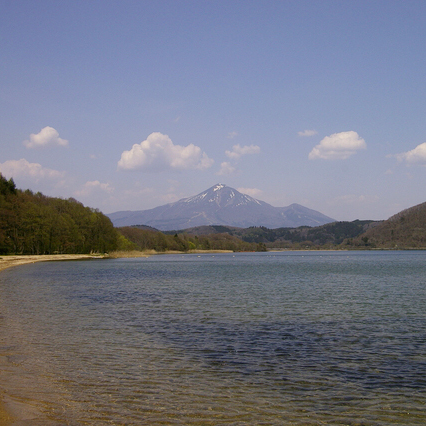 猪苗代湖と磐梯山（車で90分程）