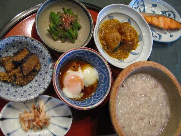 4. 体を優しく目覚めさせる人気のお粥膳