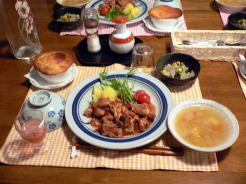 【夕食一例】奥さんの実家産野菜&お米使用の日替わり夕食です。