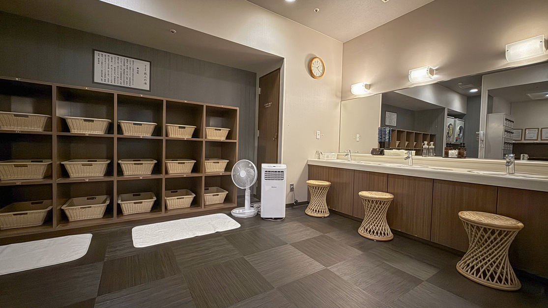 男性大浴場 脱衣所