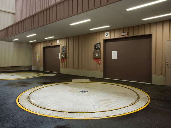 ヒラリーズ立体駐車場