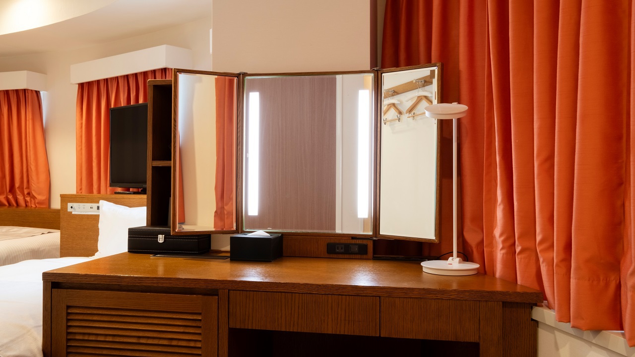 本館レディースルーム三面鏡ドレッサー