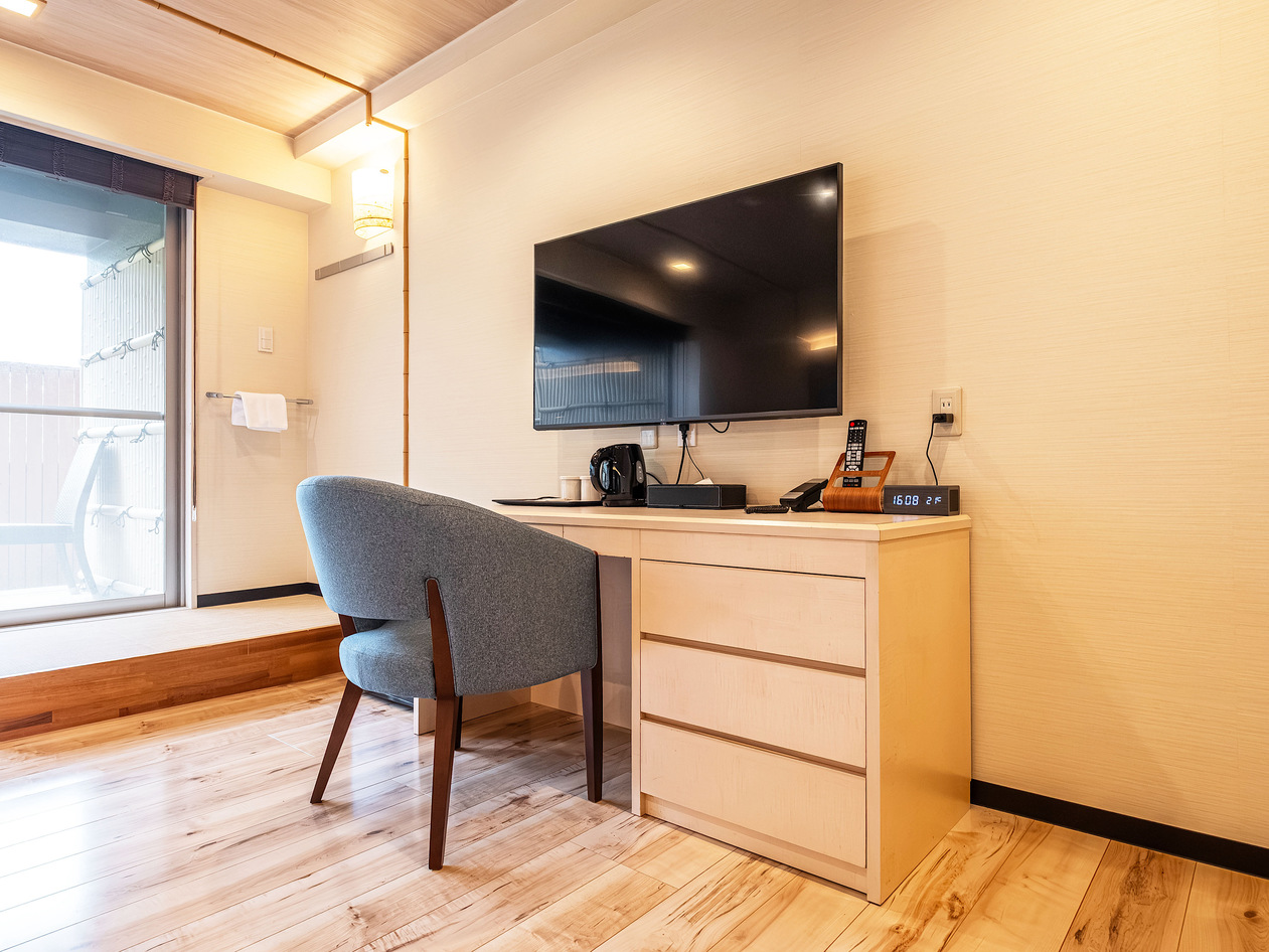 【洋モダン洋室】40平米＋テラス11平米信楽焼露天風呂