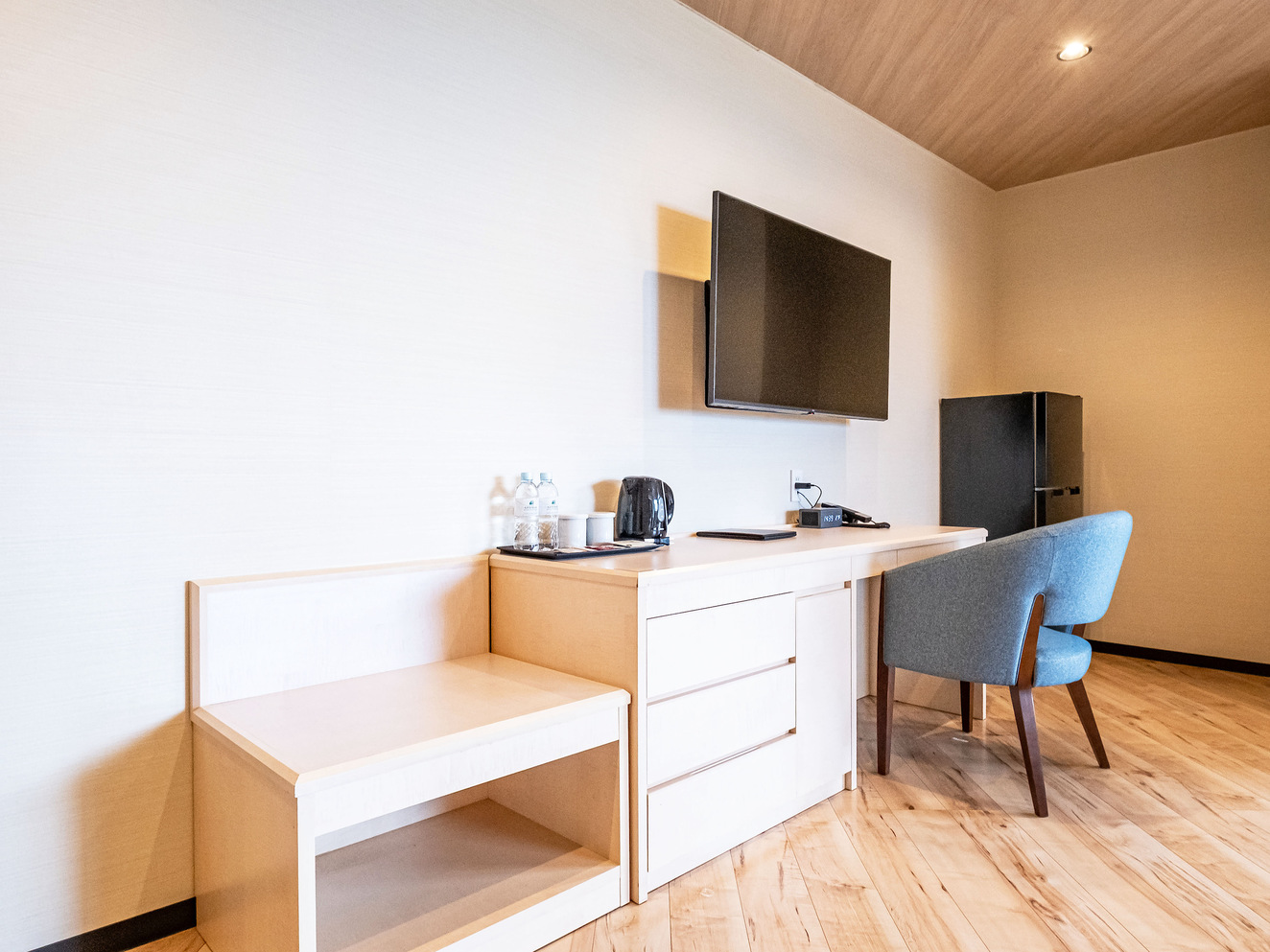 【洋モダンJrスイート】45平米＋テラス10平米信楽焼露天風呂