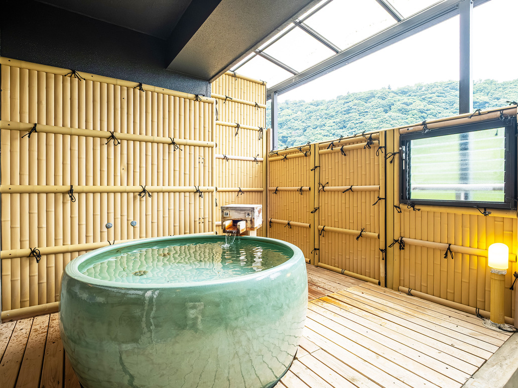 【洋モダン洋室】40平米＋テラス11平米信楽焼露天風呂