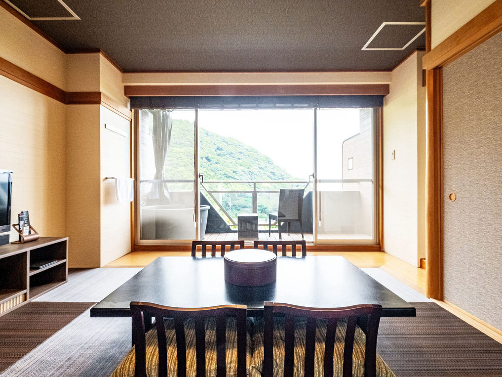 【和モダン和洋室】40平米＋テラス6平米信楽焼露天風呂