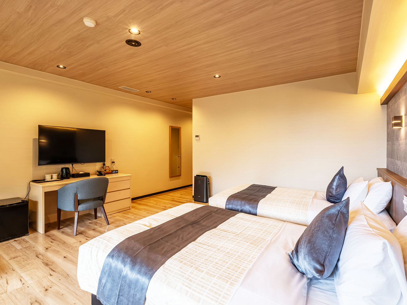 【洋モダン洋室】40平米＋テラス11平米信楽焼露天風呂