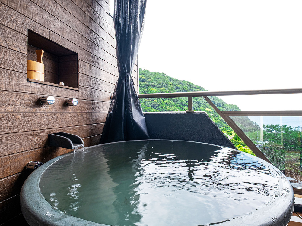 【和モダン和洋室】40平米＋テラス6平米信楽焼露天風呂