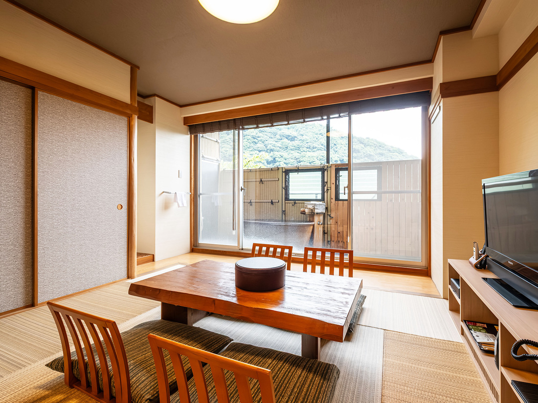 【洋モダン和洋室】40平米＋テラス6平米信楽焼露天風呂