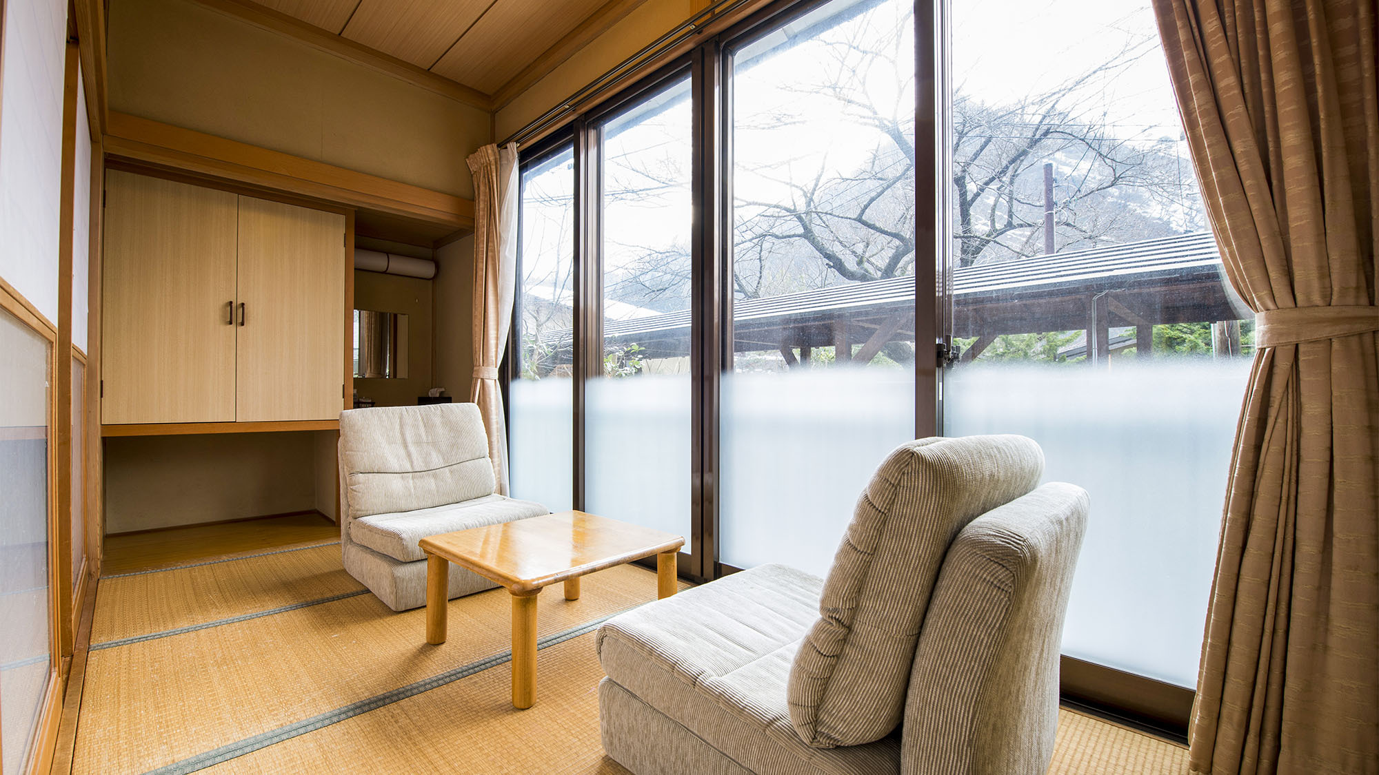 ・椿の荘：通路側に面したお部屋のため、他の部屋より眺望が悪くなります