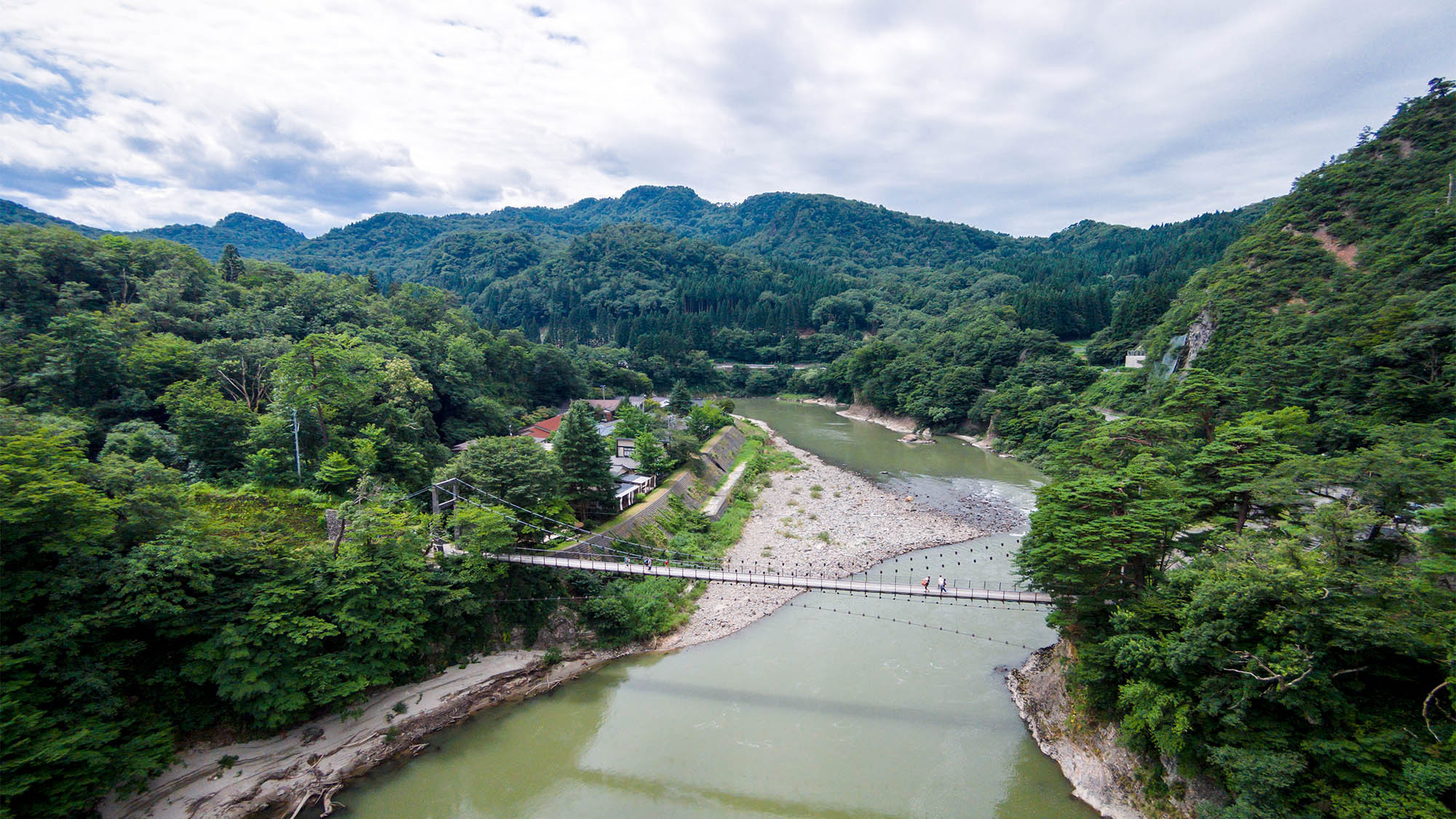 ・荒川沿いに佇む自然に囲まれた温泉宿