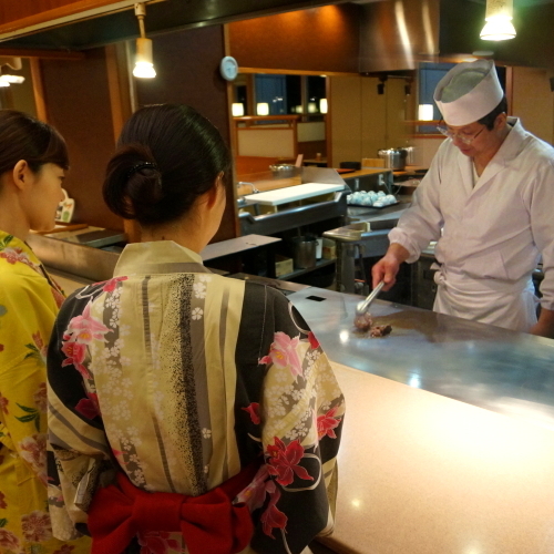 【選べるグリル】はオープンキッチンでできたてのものをご用意します。