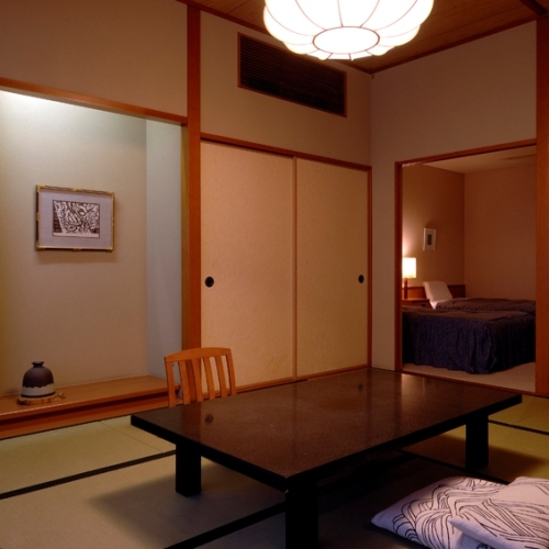 【和室10畳＋ツイン】バス・トイレ付き −ゆとりの50平米−