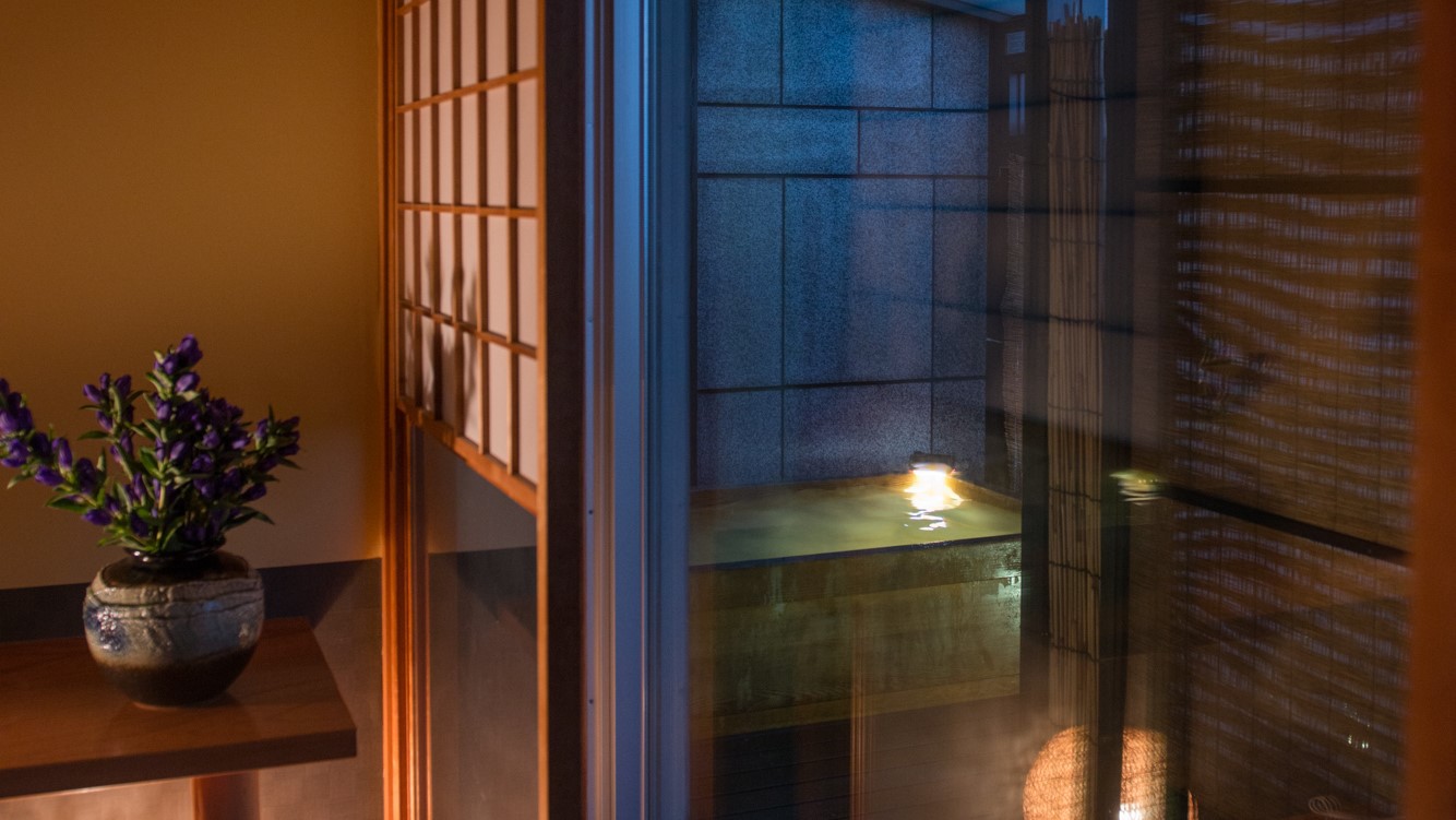【半露天風呂付き客室】客室露天風呂では蔵王の風を感じながらオリジナルアロマバスが楽しめます