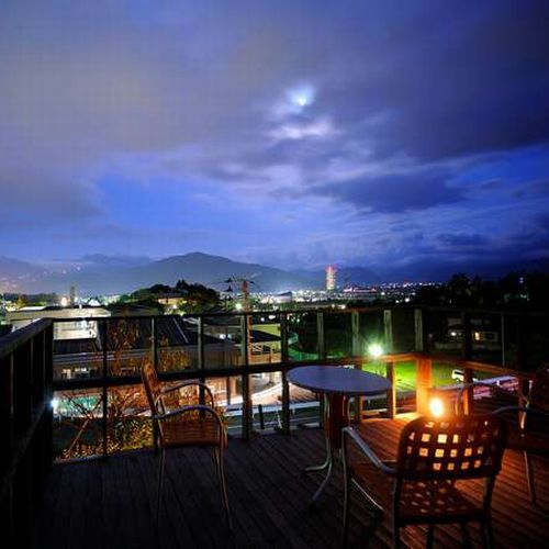 【景色】月見台から望む、月夜に映える蔵王連峰。日中とまた違った趣があります。※冬場のみ閉鎖