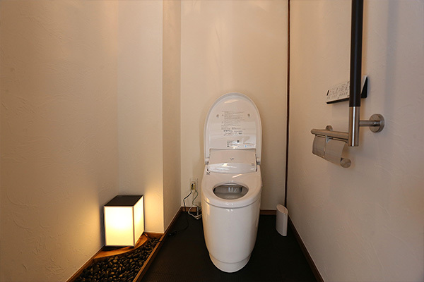 401号室露付き客室のトイレ