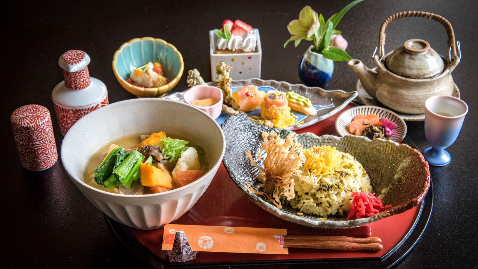 昼食メニューだんご汁と高菜飯御膳