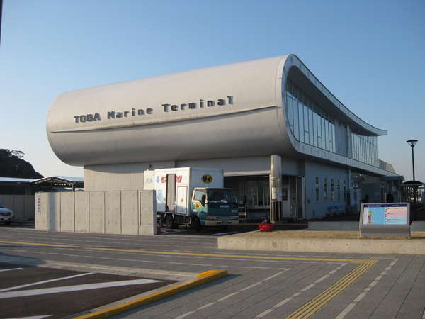 新しく出来た定期船乗り場マリンターミナルです