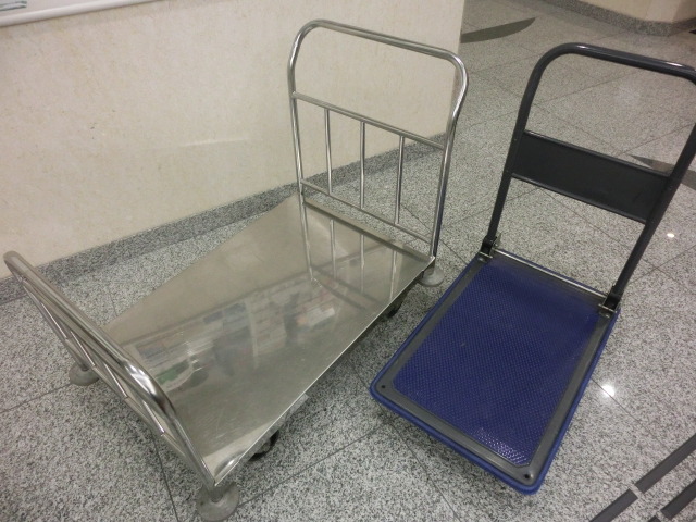 台車貸出しお荷物の運搬にお役立てください