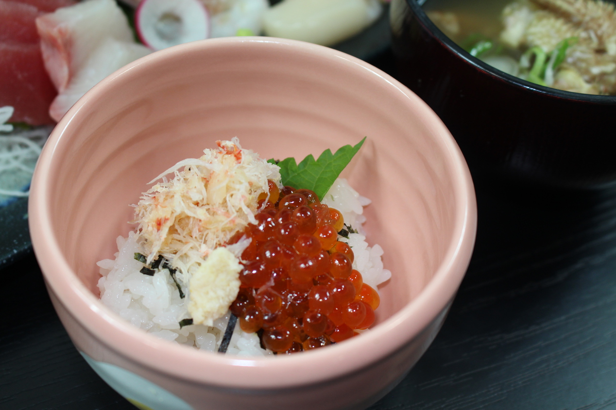 【202210〜枝幸プラン一例】毛がにとイクラの小丼